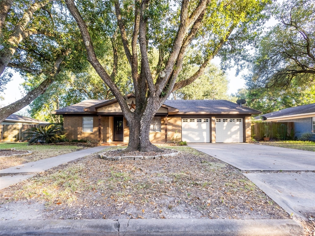 2728 Encino - Photo 1
