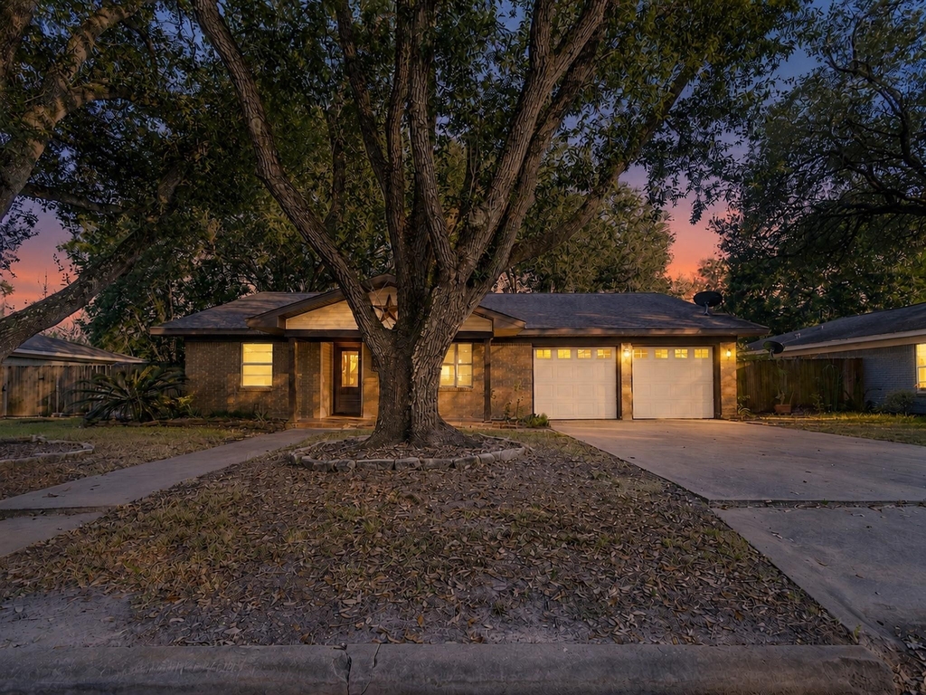 2728 Encino - Photo 0