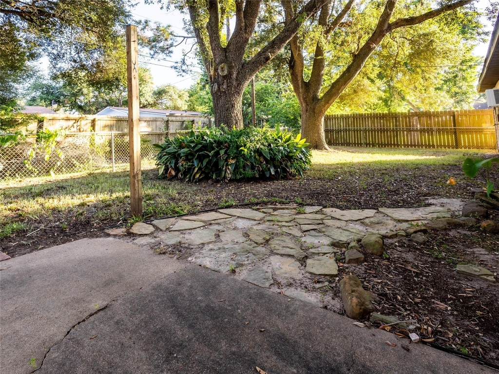 2728 Encino - Photo 2