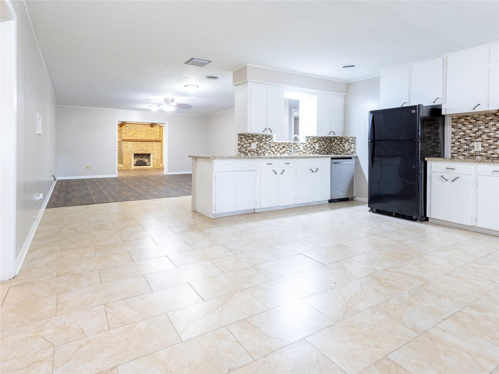 2728 Encino - Photo 3