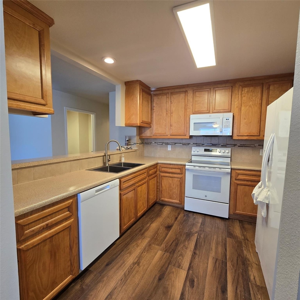 3535 Upfield Drive - Photo 5