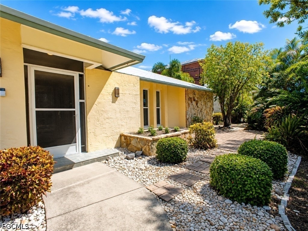 1709 Se 44th Street - Photo 2