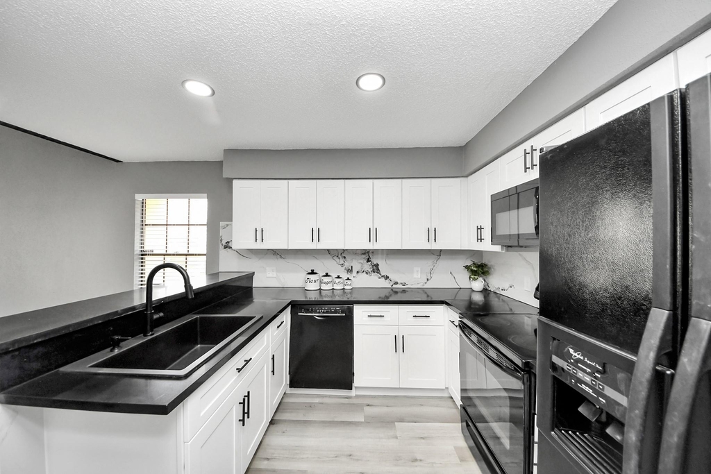 6281 Ludington Drive - Photo 7