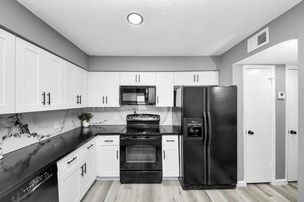 6281 Ludington Drive - Photo 3