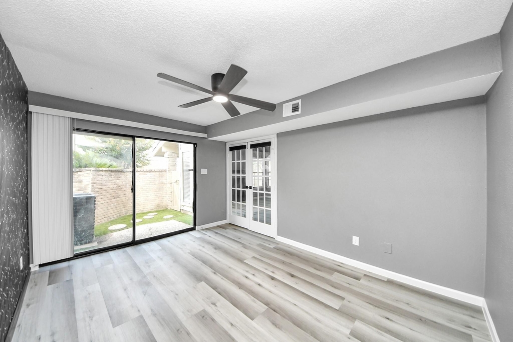 6281 Ludington Drive - Photo 32