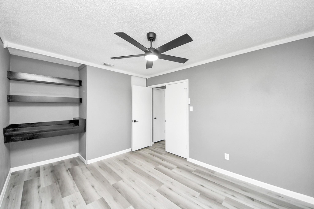 6281 Ludington Drive - Photo 21