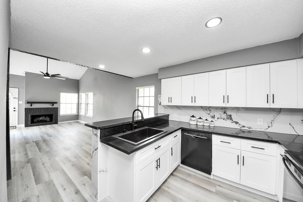 6281 Ludington Drive - Photo 28