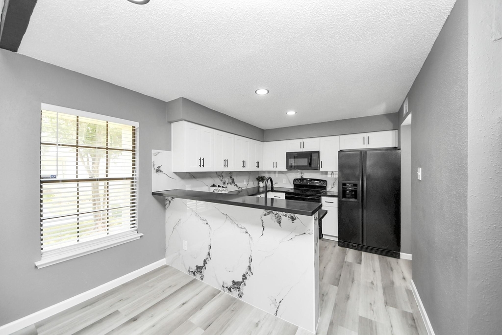 6281 Ludington Drive - Photo 11