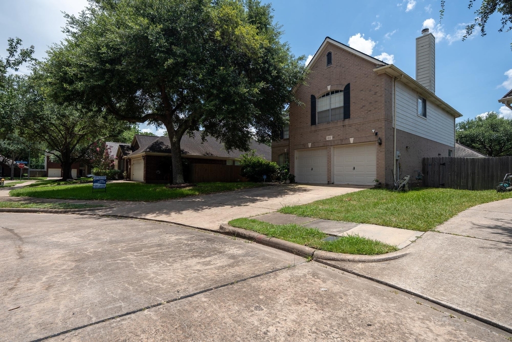 210 Windrift Court - Photo 0