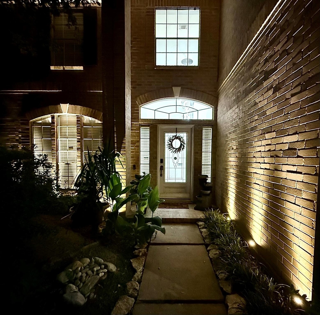 210 Windrift Court - Photo 2