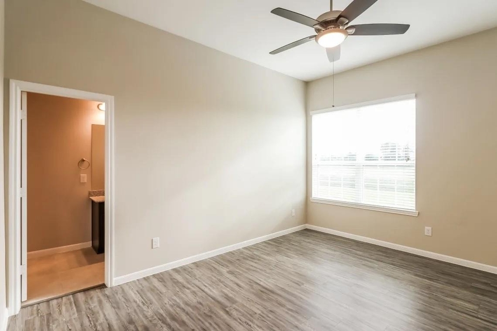 415 Lakeland Circle - Photo 6