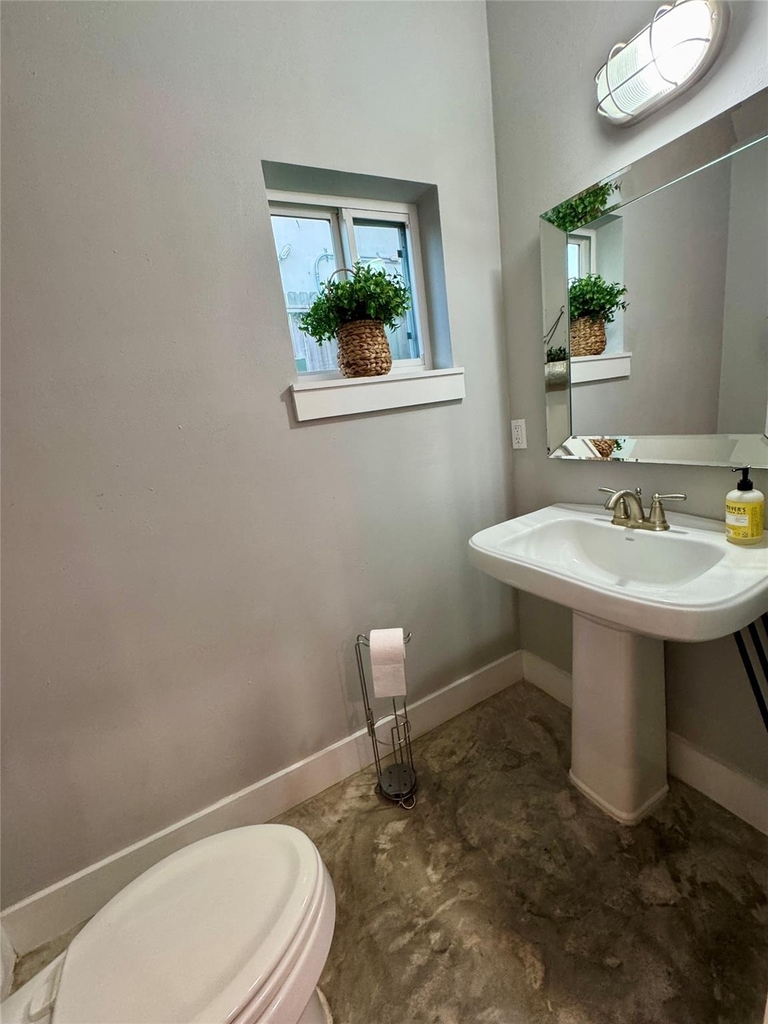 612 E 29th Street - Photo 7