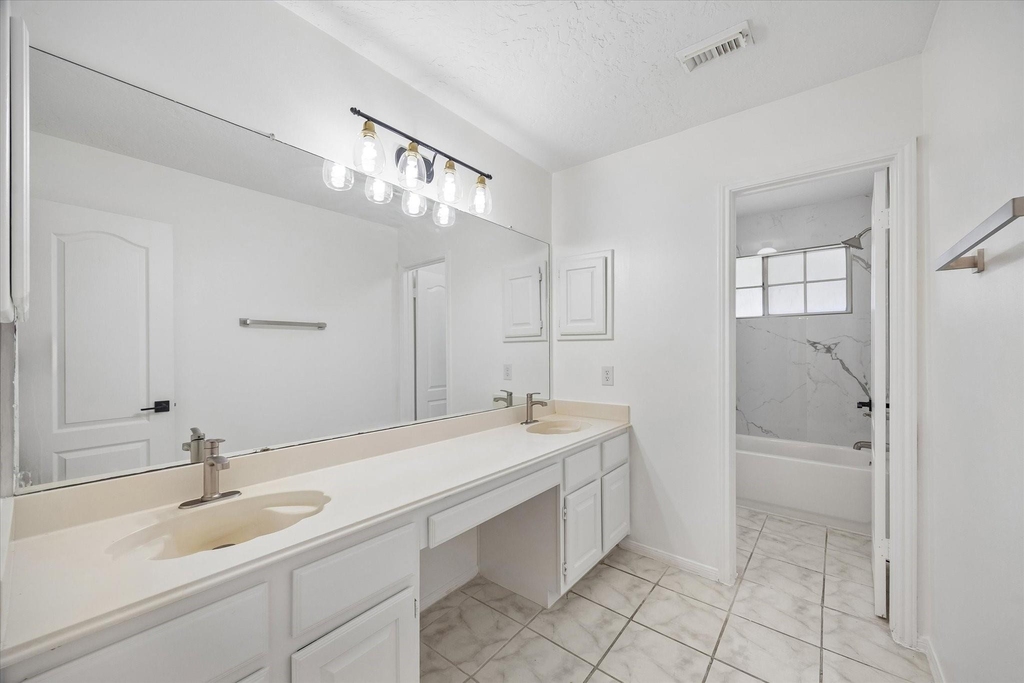 2431 Parkwood Lane - Photo 11