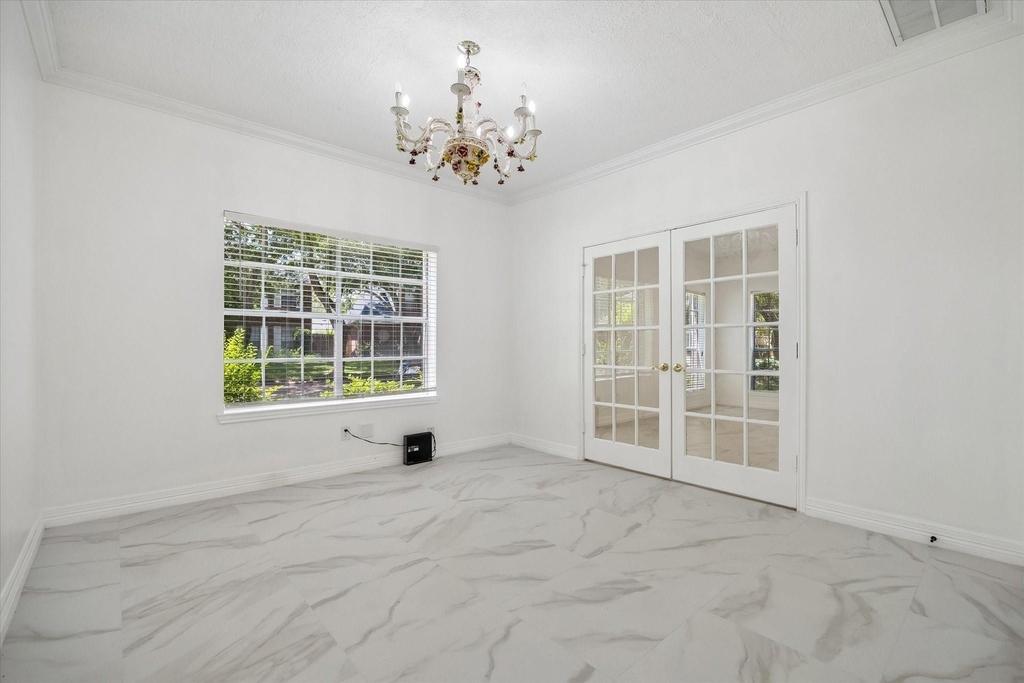 2431 Parkwood Lane - Photo 8