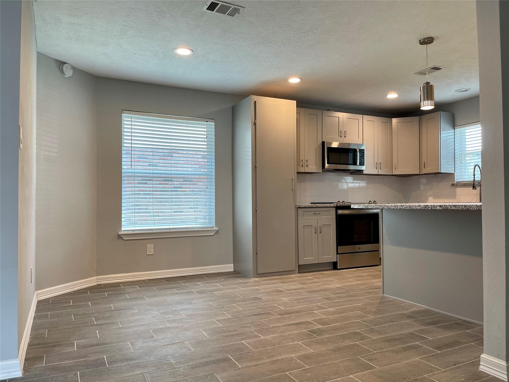 9415 Westacre Place - Photo 13
