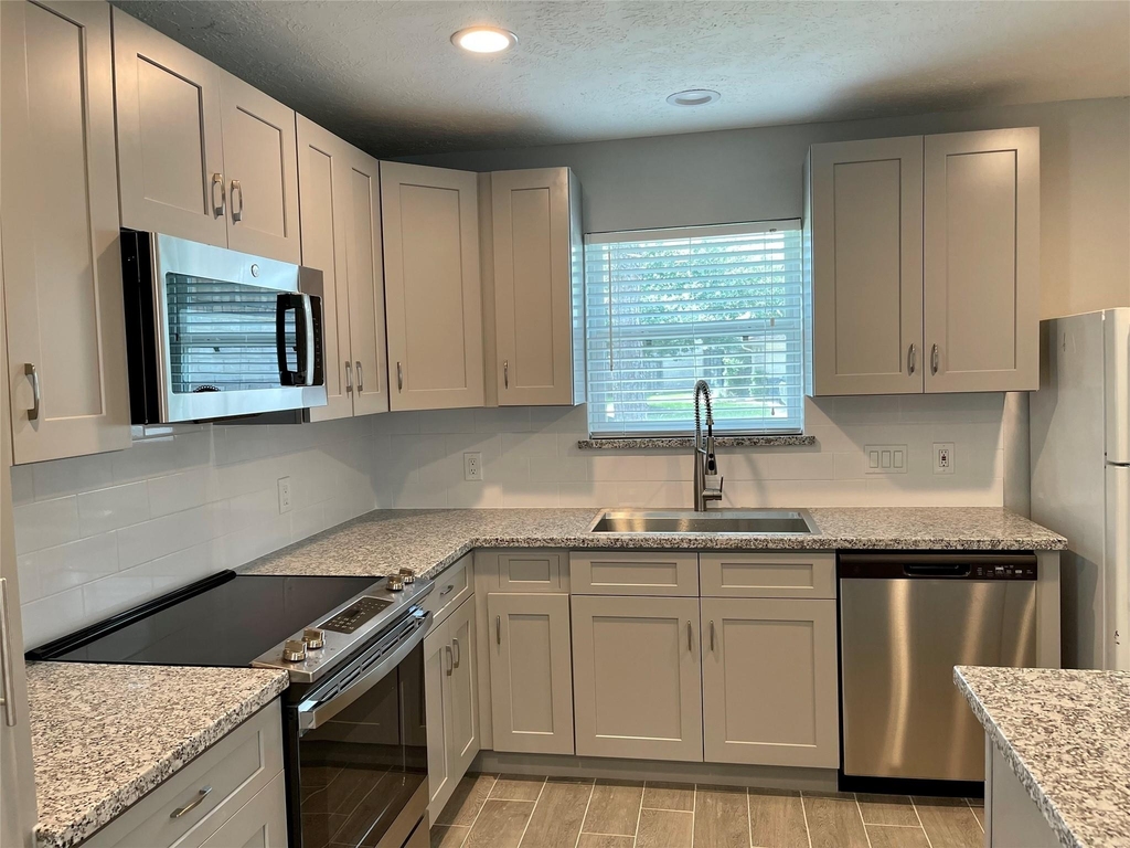9415 Westacre Place - Photo 8