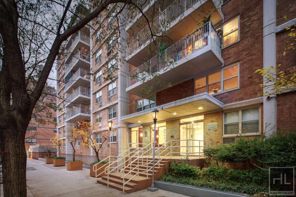 West 93 Street - Photo 7