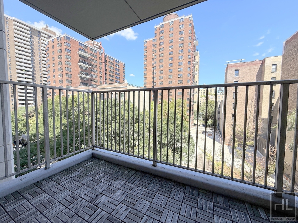 West 93 Street - Photo 0