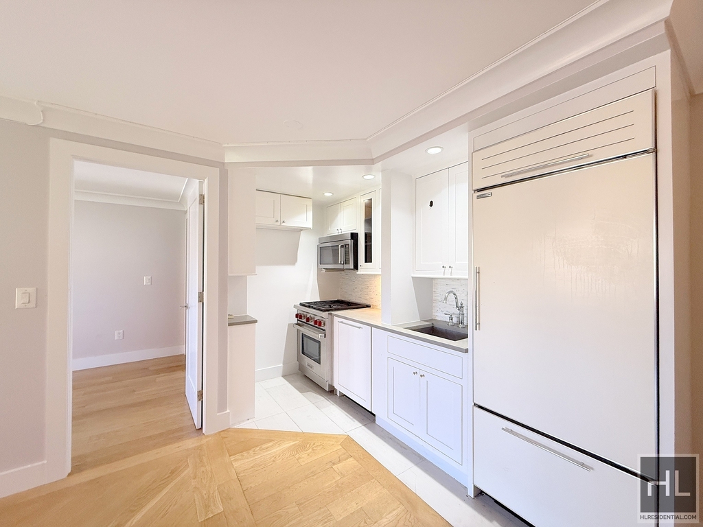 West 93 Street - Photo 4