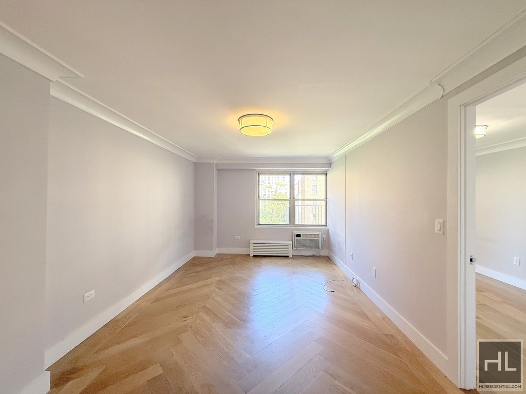 West 93 Street - Photo 1