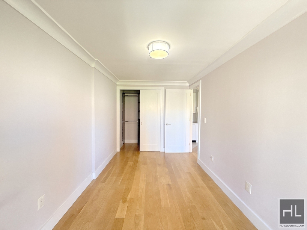 West 93 Street - Photo 3