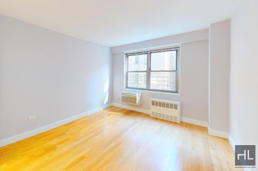 West 97th Street - Photo 4