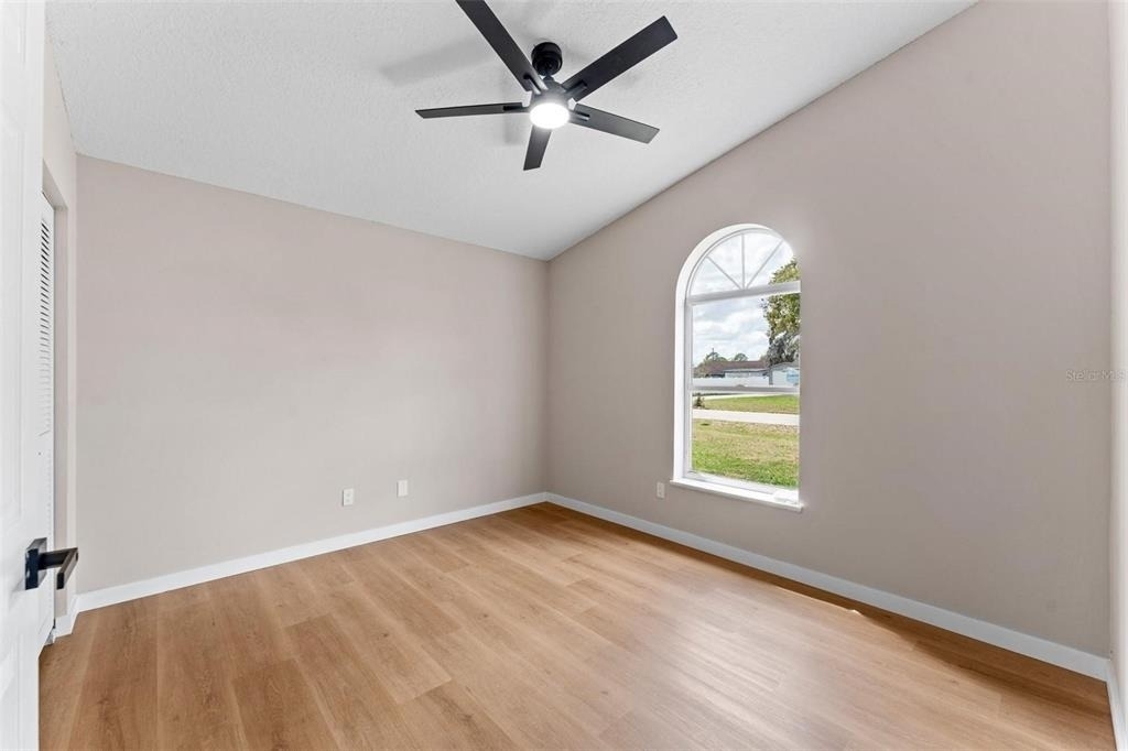 5521 Oak Street - Photo 7
