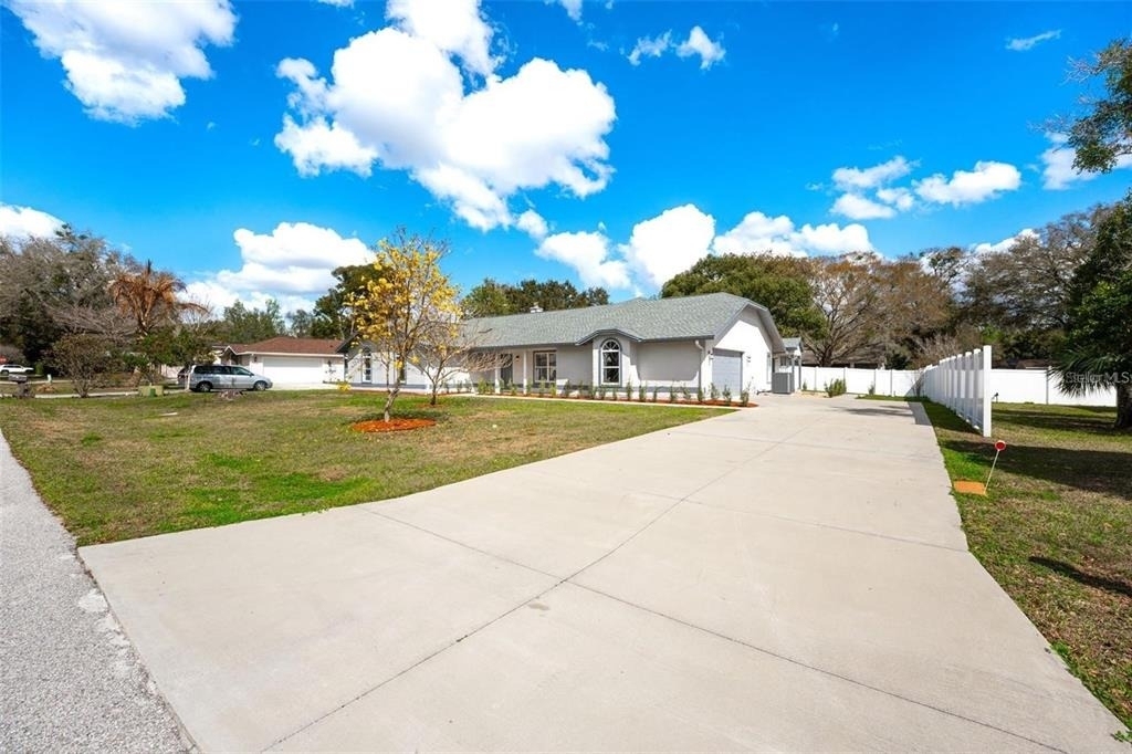 5521 Oak Street - Photo 1