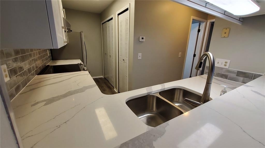 4858 S Semoran Boulevard - Photo 3