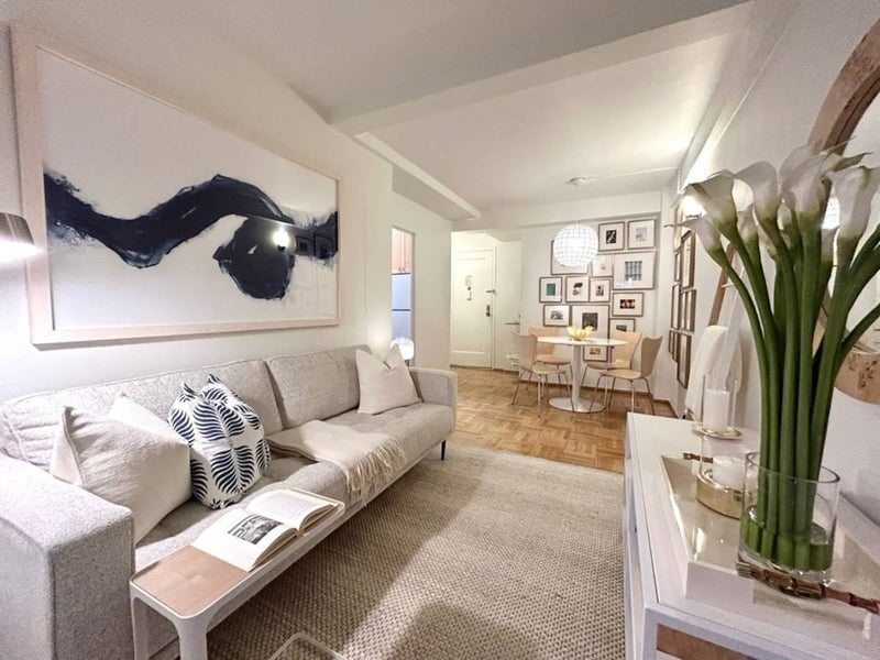 1st Avenue - Photo 3