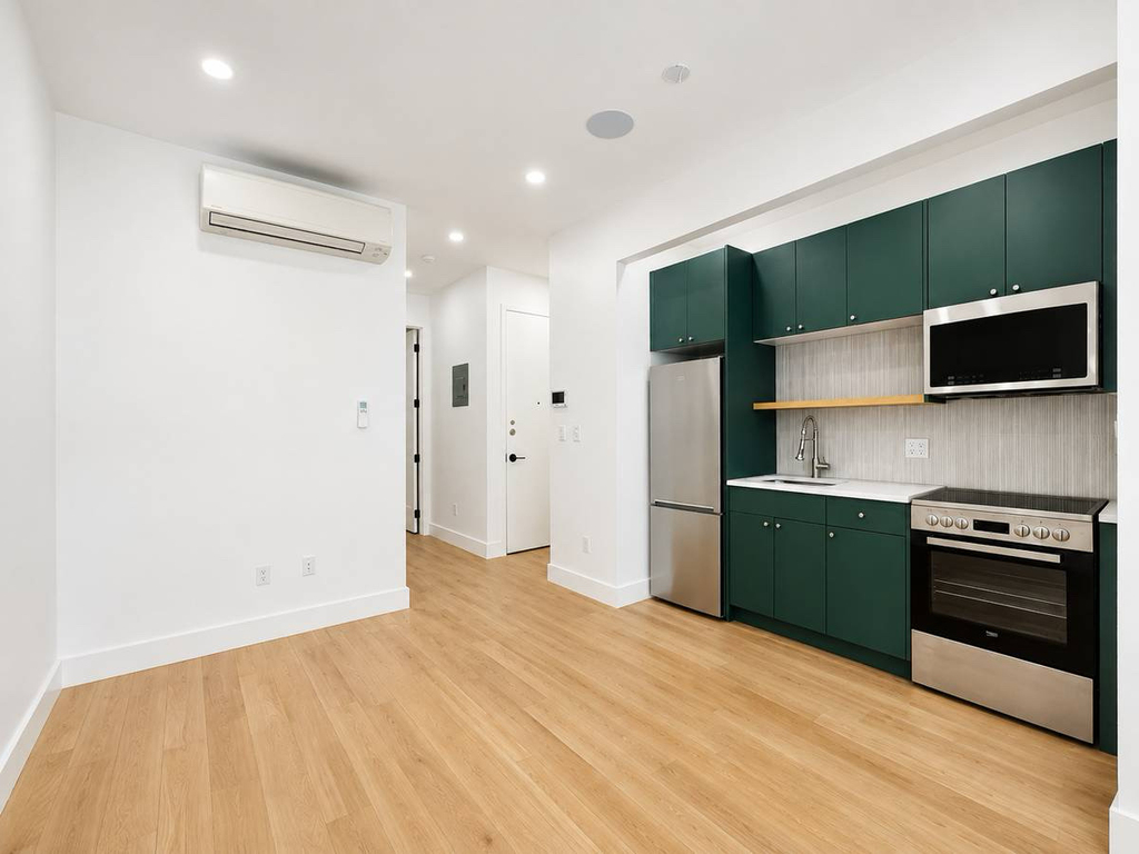 1027 Putnam Avenue - Photo 2