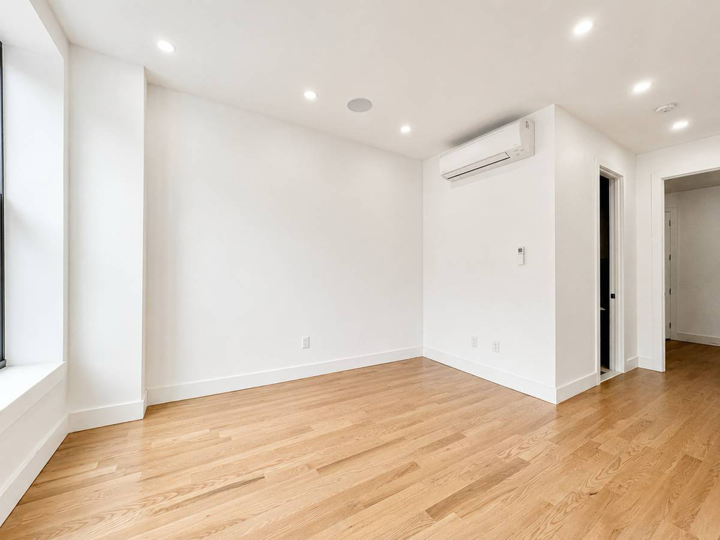 1027 Putnam Avenue - Photo 5