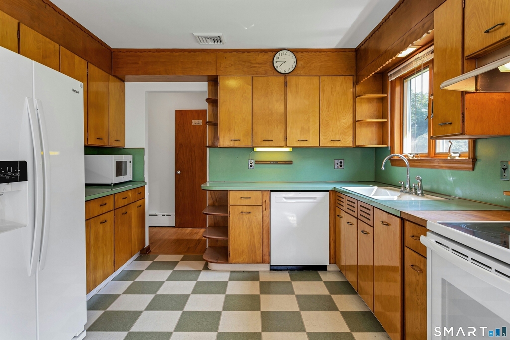 67 Barclay Drive - Photo 2
