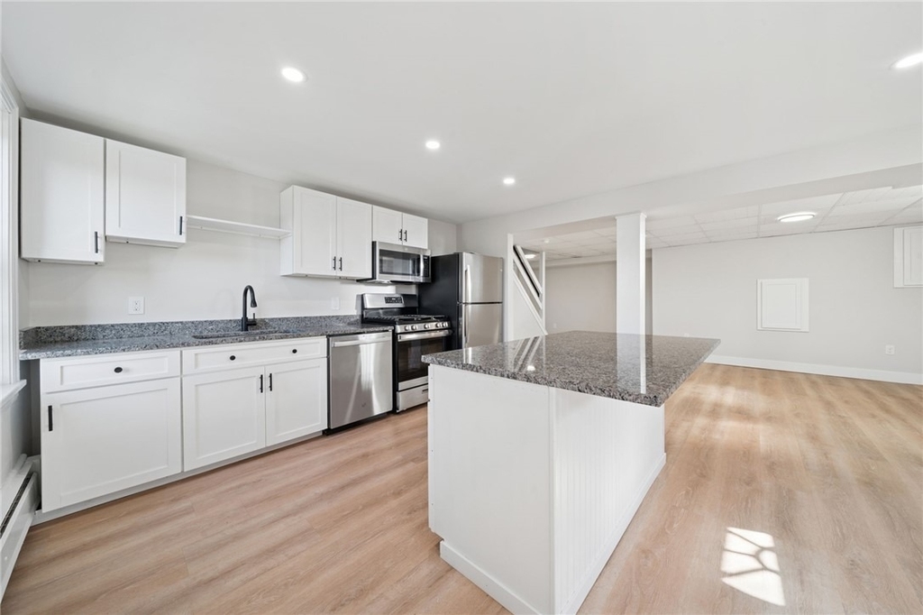 612 Hopkins St - Photo 3