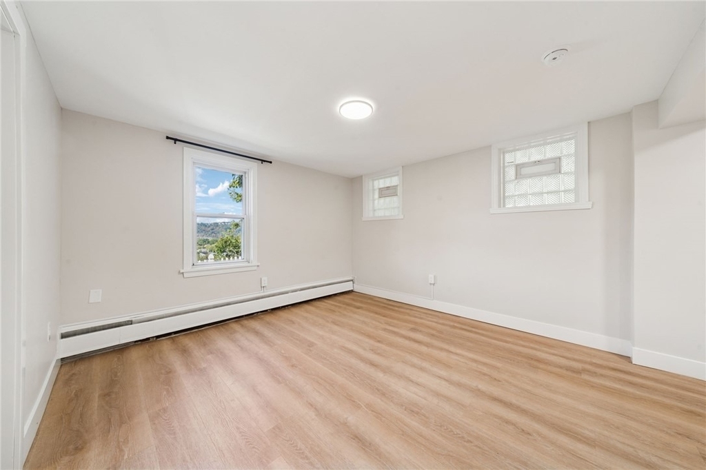 612 Hopkins St - Photo 6