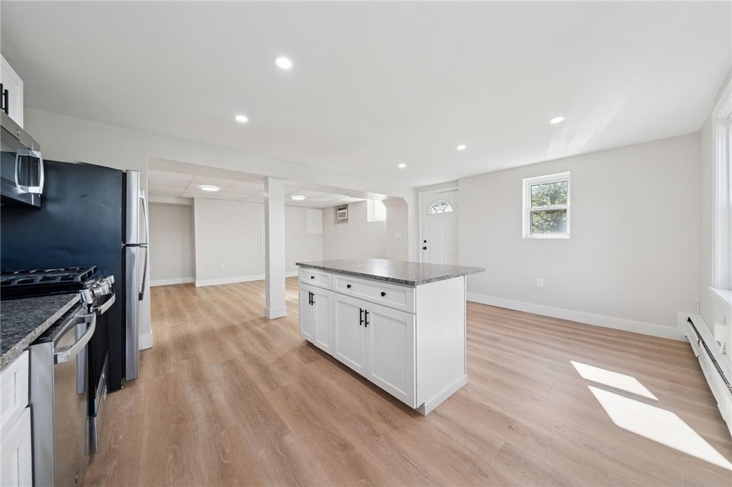 612 Hopkins St - Photo 2