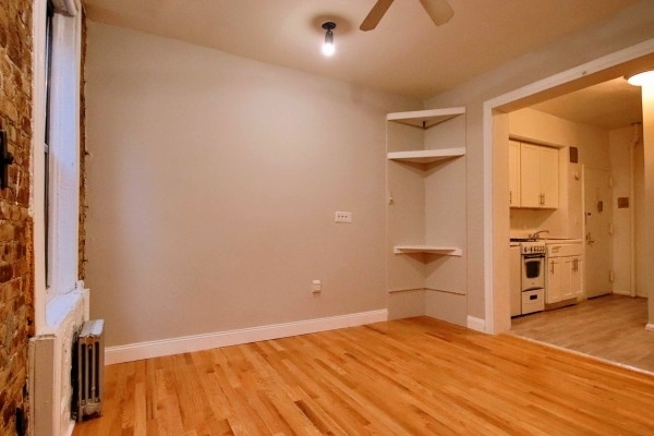  East 6th Street - Photo 3