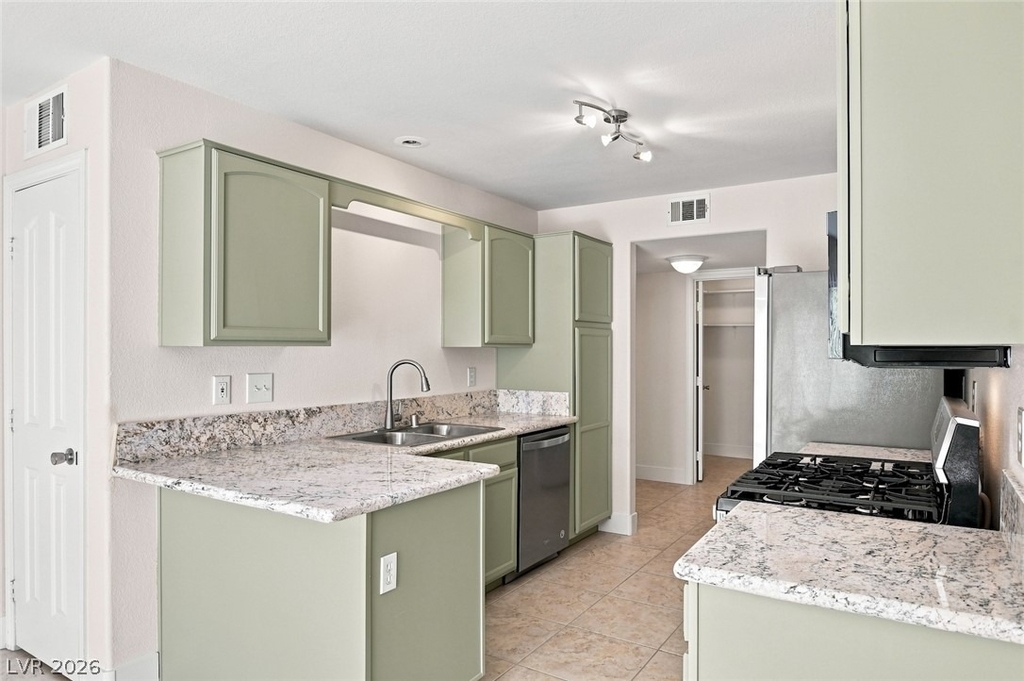 446 Winthrop Place - Photo 19