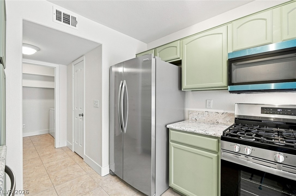 446 Winthrop Place - Photo 25