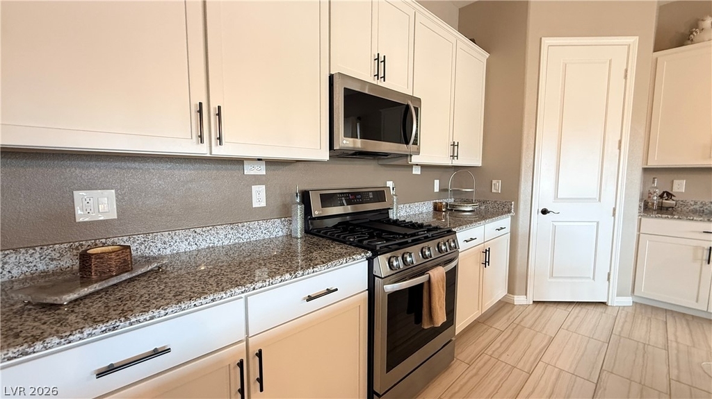 12389 Valley Chase Avenue - Photo 7