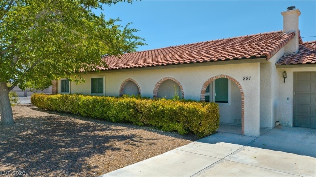 881 E Calvada Boulevard - Photo 1
