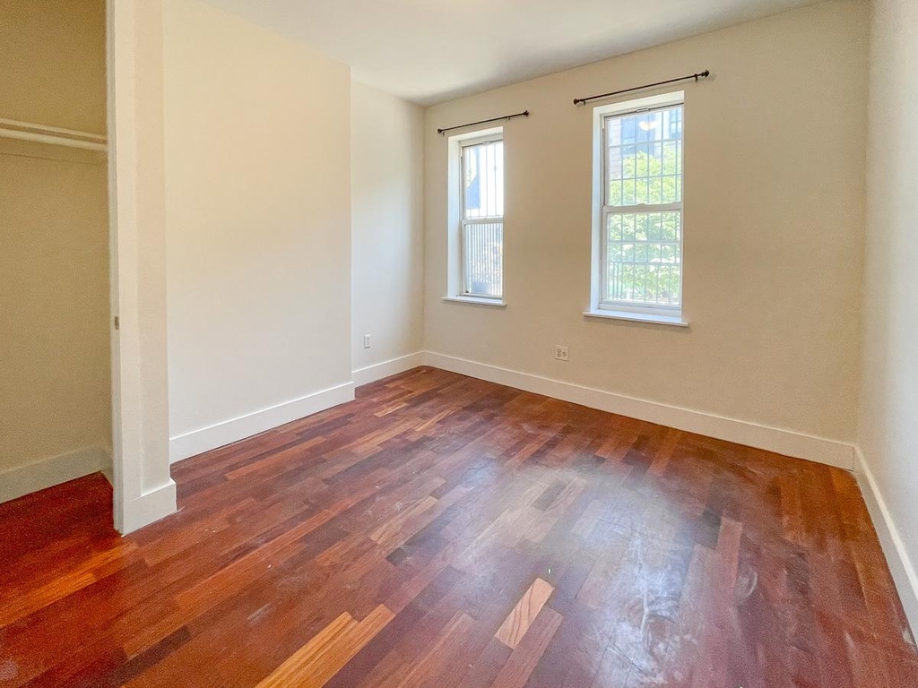 1327 Halsey Street - Photo 3