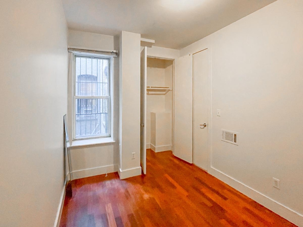 1327 Halsey Street - Photo 6