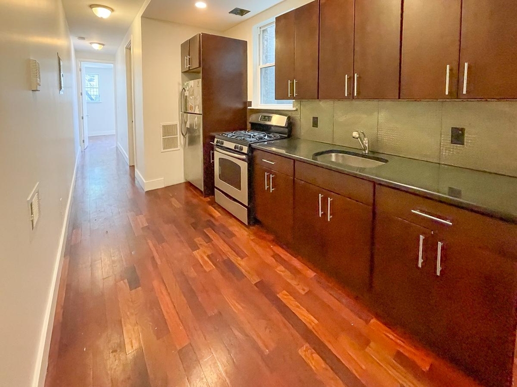 1327 Halsey Street - Photo 4
