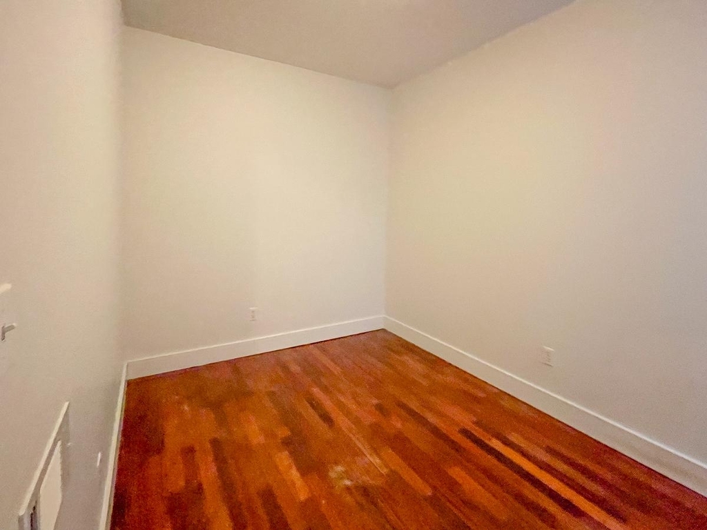 1327 Halsey Street - Photo 7