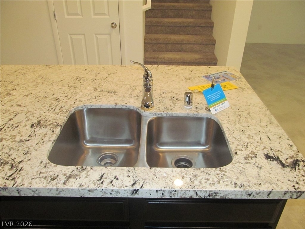 823 Grand Country Avenue - Photo 6