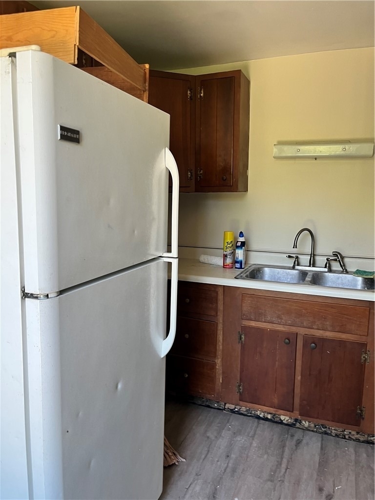 411 W 1st Street - Photo 3
