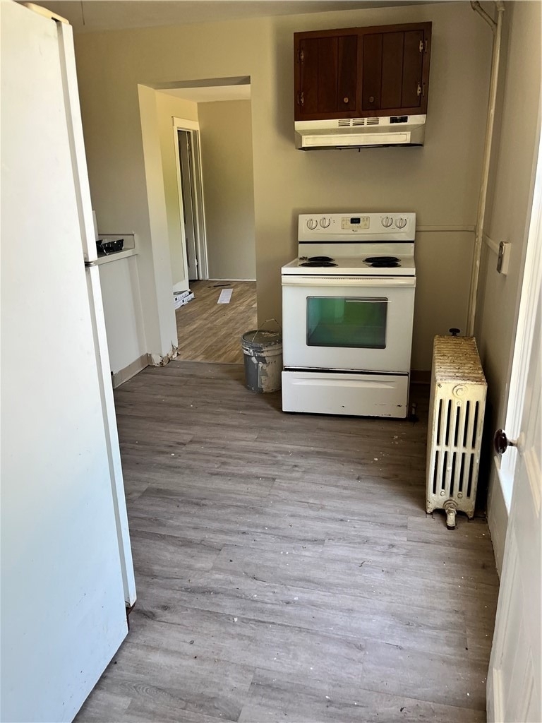 411 W 1st Street - Photo 4