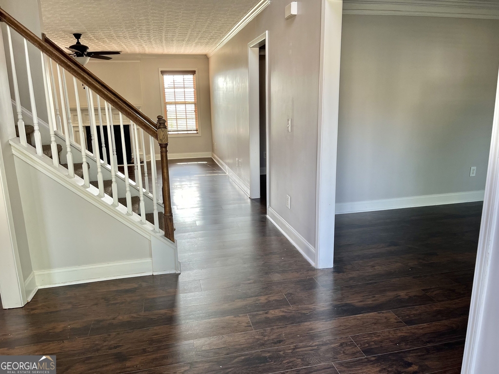 1154 Folkstone Drive - Photo 3