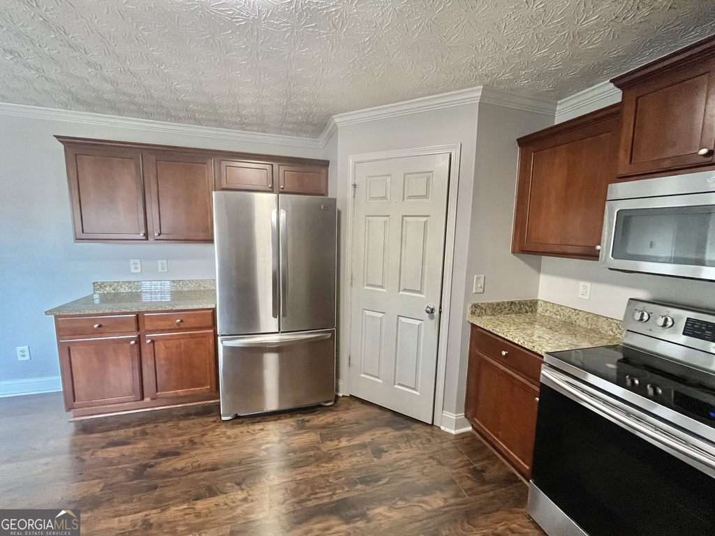 1154 Folkstone Drive - Photo 9